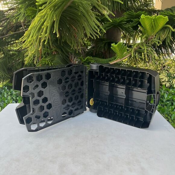 Hot Wheels Carrying Case w/ Retractable Handle - Picture 5 of 7